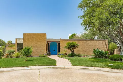 47 Colony Park Cir, Galveston, TX 77551