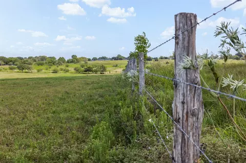 555 Knape Rd, La Grange, TX 78945