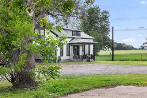 1013 Park Prairie Rd, Fayetteville, TX 78940