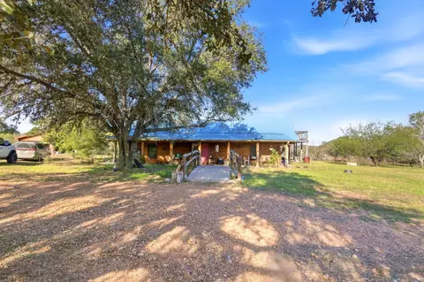 6347 Old Goliad Rd, Goliad, TX 77963
