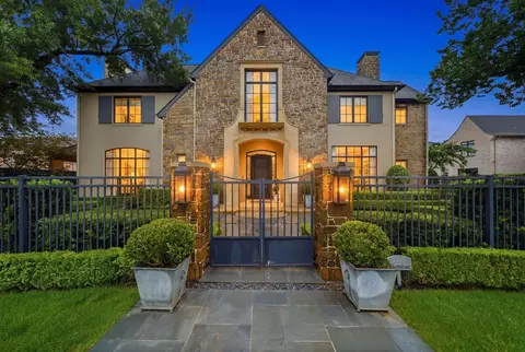 33 E Broad Oaks Dr #B, Houston, TX 77056