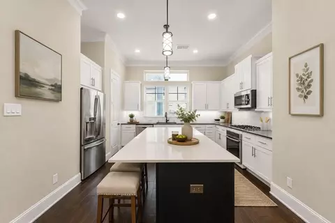 734 N Shepherd Dr, Houston, TX 77007