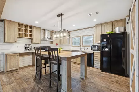 Kitchen - 146 Marina Dr, Trinity, TX 75862 photo 3 of 6