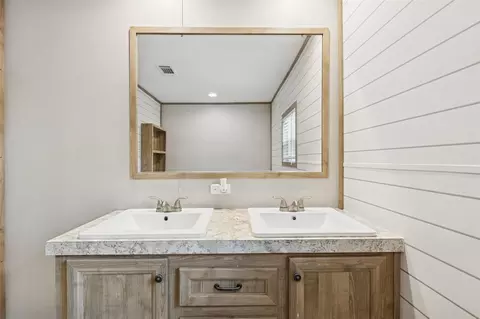 Bath - 146 Marina Dr, Trinity, TX 75862 photo 4 of 4