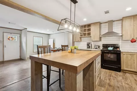 Kitchen - 146 Marina Dr, Trinity, TX 75862 photo 4 of 6