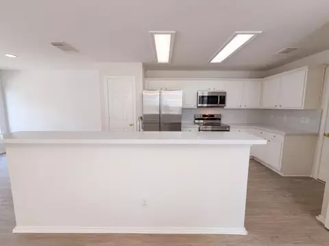 Kitchen - 67 Marble Rock Pl, Spring, TX 77382 photo 3 of 3