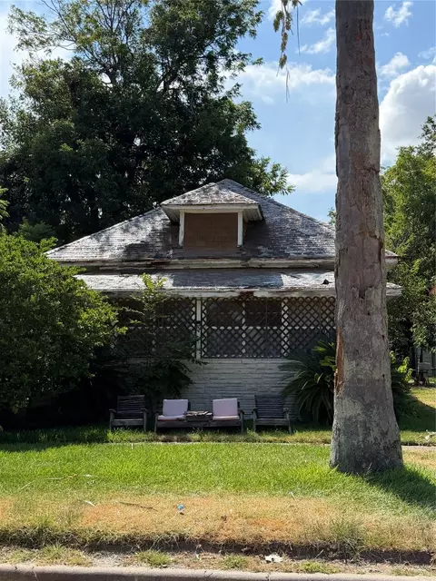 515 4th St, Texas City, TX 77590