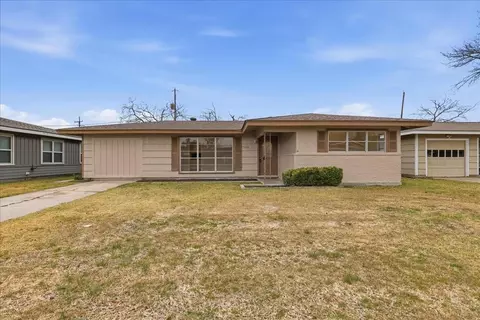1520 Longhorn Ave, Orange, TX 77630