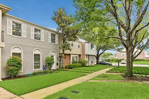 1349 Country Place Dr #103, Houston, TX 77079