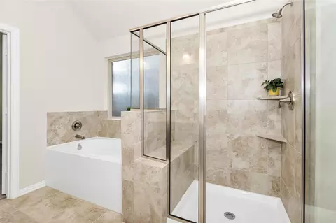 Bath - 3545 Brian Valley Ct, Spring, TX 77386 photo 3 of 5