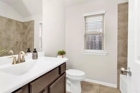 Bath - 3545 Brian Valley Ct, Spring, TX 77386 photo 4 of 5