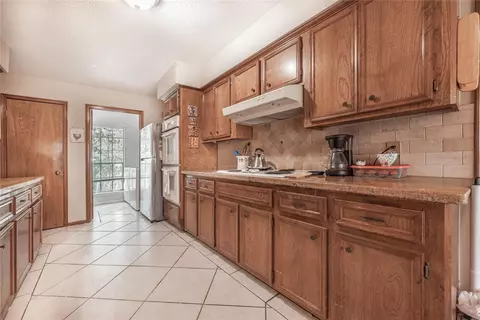 Kitchen - 5314 Glenmere Ln, Spring, TX 77379 photo 1 of 2