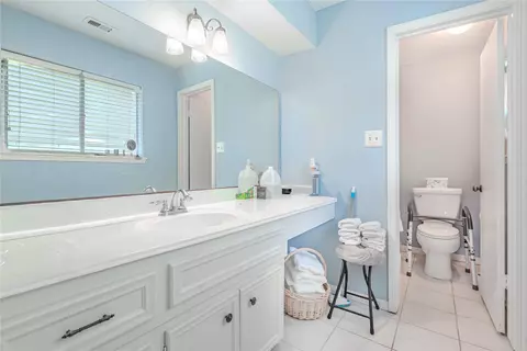 Bath - 5314 Glenmere Ln, Spring, TX 77379 photo 1 of 2