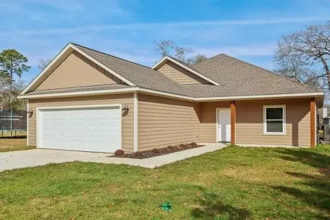 527 Autumn Ln, Livingston, TX 77351