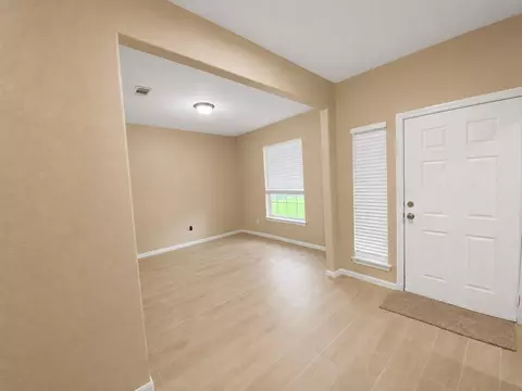 Living - 215 Doncaster St, Conroe, TX 77303 photo 3 of 8