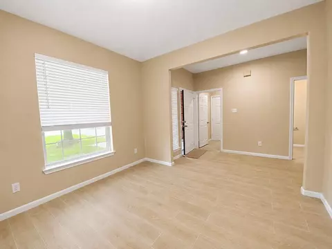 Living - 215 Doncaster St, Conroe, TX 77303 photo 1 of 8