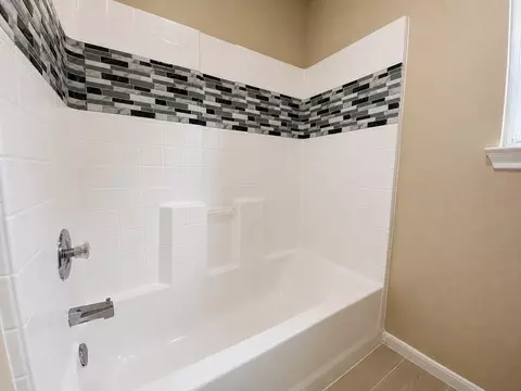 Bath - 215 Doncaster St, Conroe, TX 77303 photo 6 of 7