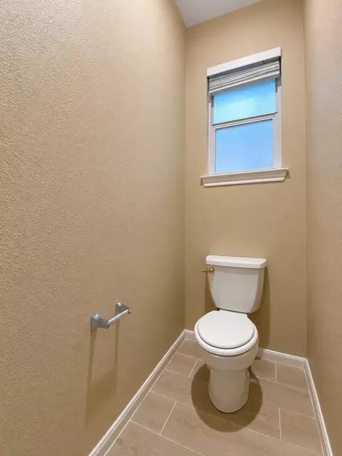 Bath - 215 Doncaster St, Conroe, TX 77303 photo 3 of 7