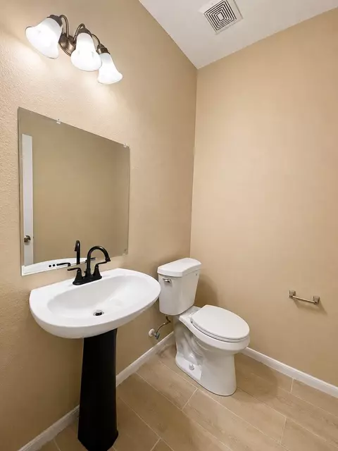 Bath - 215 Doncaster St, Conroe, TX 77303 photo 4 of 7