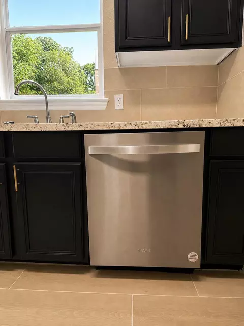 Kitchen - 215 Doncaster St, Conroe, TX 77303 photo 4 of 5
