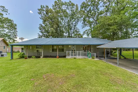 1440 Lakeside Dr, Huntsville, TX 77320