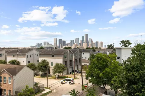 3209 Baer St #B, Houston, TX 77020