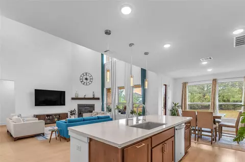 Kitchen - 148 Jacksdaw Dr, Austin, TX 78737 photo 3 of 7