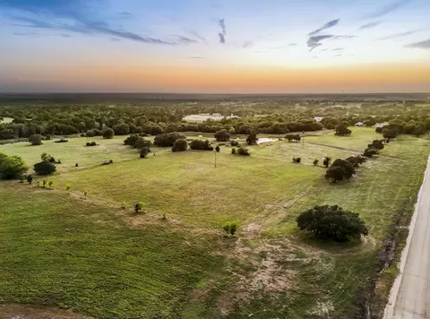 15 Round Top Farms Dr, Round Top, TX 78954