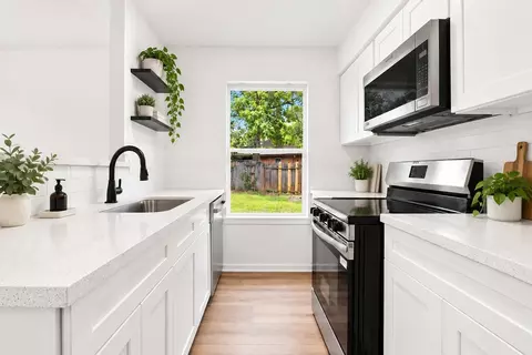 9206 Beckenham Dr, Houston, TX 77099