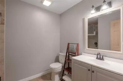 Bath - 172 Lake Dr, Trinity, TX 75862 photo 3 of 4