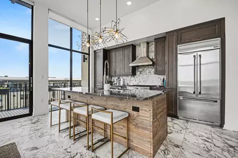 4820 Caroline St #501, Houston, TX 77004