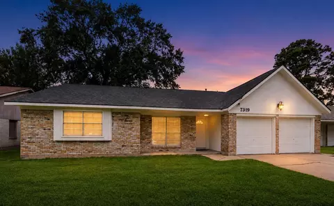 7319 Tall Pines Dr, Houston, TX 77088