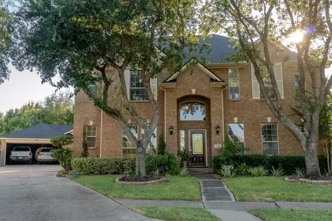 2010 Mountain Creek St E, Pearland, TX 77584