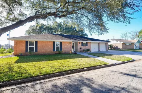 2624 Del Monte Ave, Bay City, TX 77414