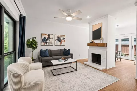 11711 Memorial Dr #593, Houston, TX 77024