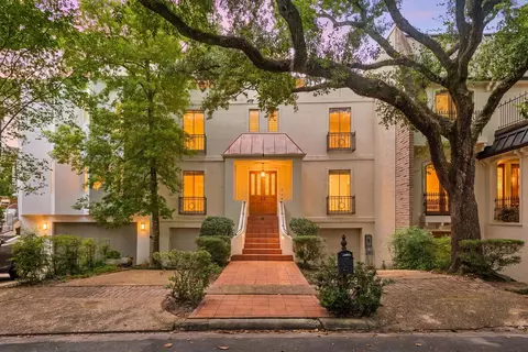9 Farther Pt, Houston, TX 77024