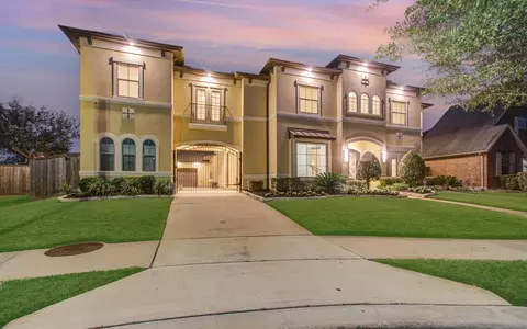 5226 Limestone Hill Ln, Sugar Land, TX 77479