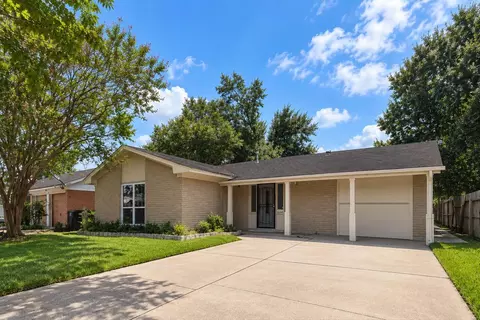 3719 Heatherbrook Dr, Houston, TX 77045
