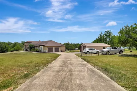 690 Meadow Bend Rd, Bellville, TX 77418