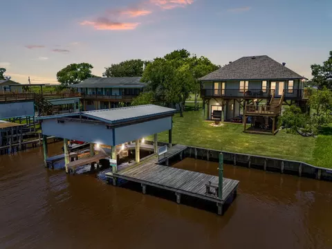 2777 Cr 291 Red Bend Rd, Sargent, TX 77414