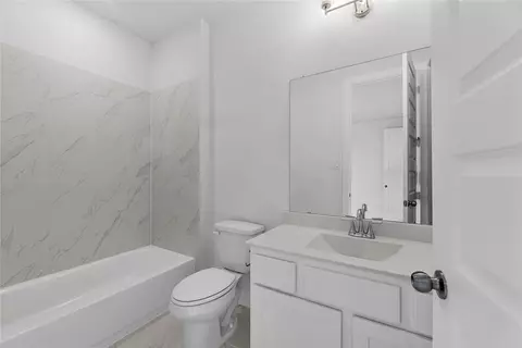 Bath - 5102 Nesbit Path, Rosenberg, TX 77471 photo 2 of 2