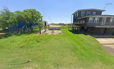 1122 Gulfview St, Freeport, TX 77541