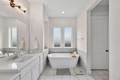 Bath - 9827 Wright Dr, Manvel, TX 77578 photo 2 of 6