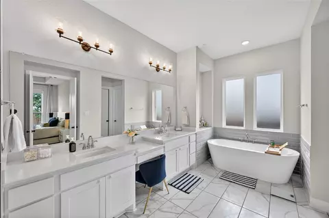 Bath - 9827 Wright Dr, Manvel, TX 77578 photo 3 of 6