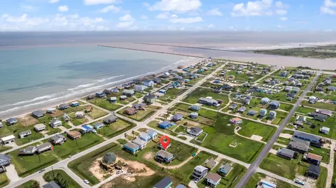 818 Surf Dr, Surfside Beach, TX 77541