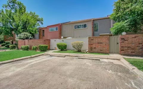 74 Cayenne Cmn, Lake Jackson, TX 77566