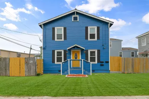 909 28th St, Galveston, TX 77550