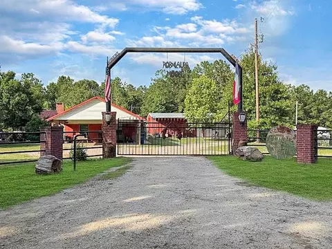 341 Red Wolf Ln, Brookeland, TX 75931