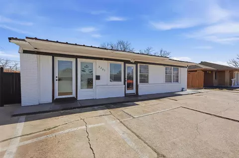 2205 Strawberry Rd, Pasadena, TX 77502