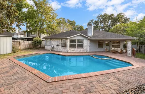 223 W New Meadows Dr, Sugar Land, TX 77479